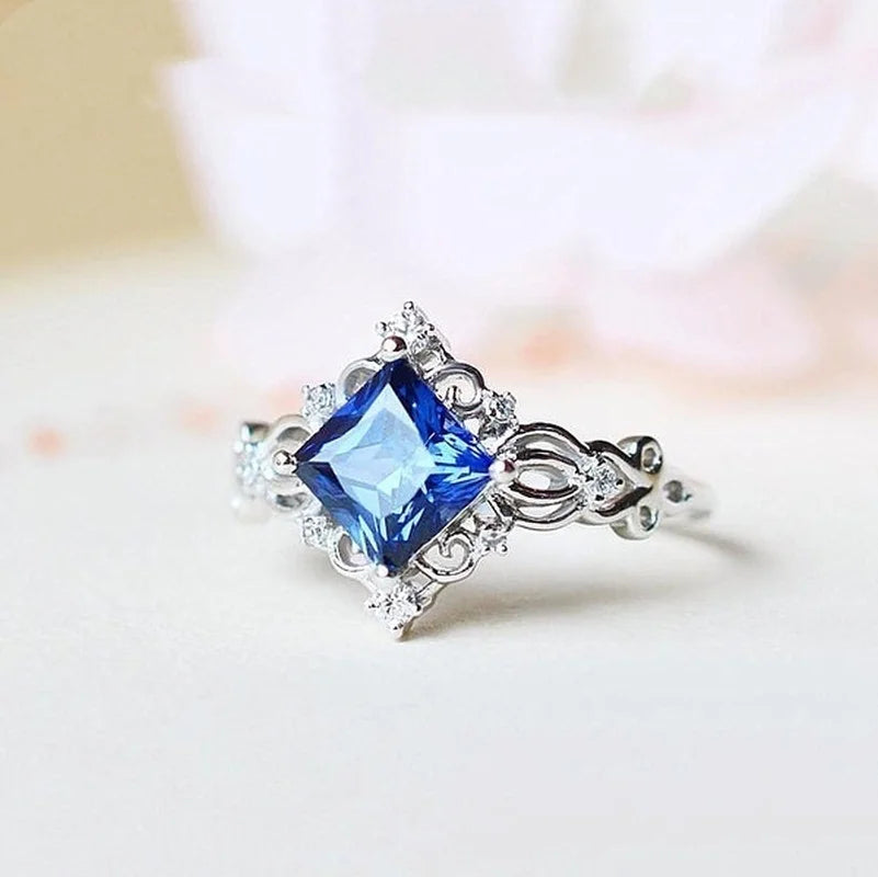 Lab Sapphire Ring - blue sapphire detail | Veloria