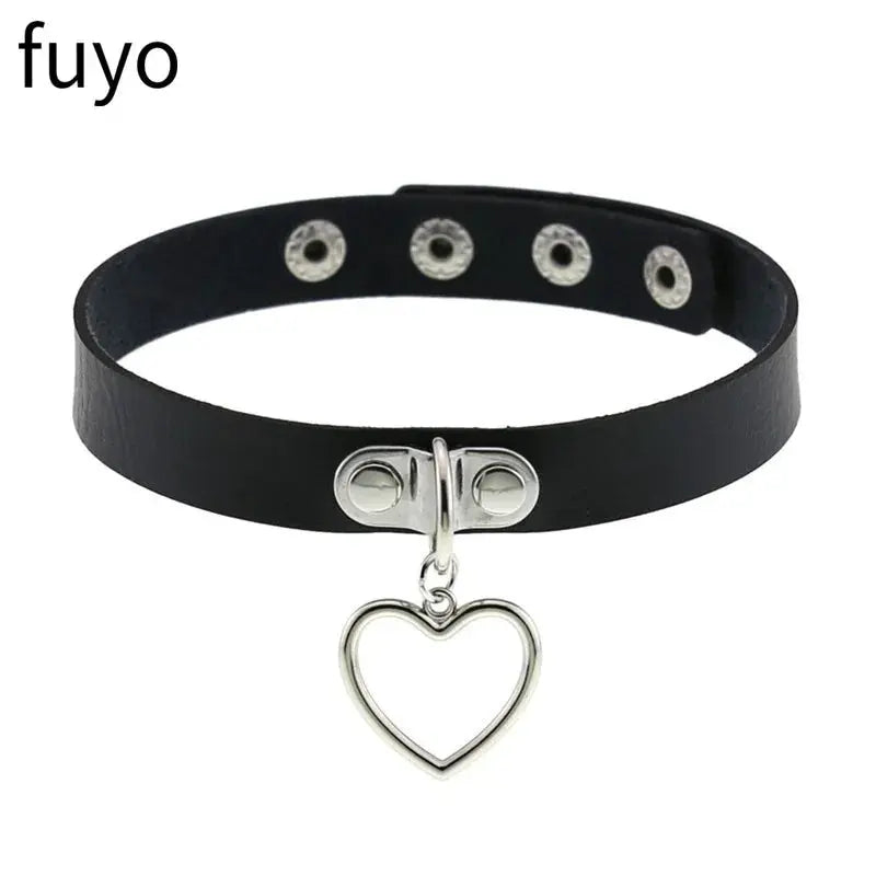 Heart Pendant Leather Choker Necklace - detail view | Veloria
