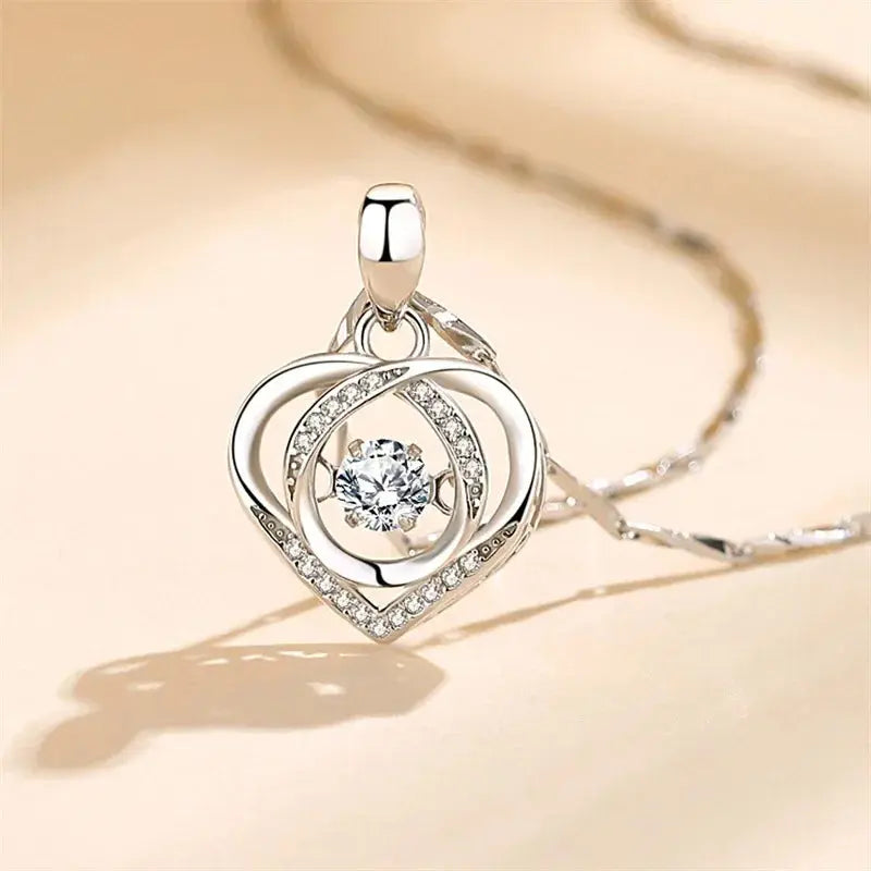 Heart Necklace Bracelet Set - 925 Silver - close-up detail 4 | Veloria