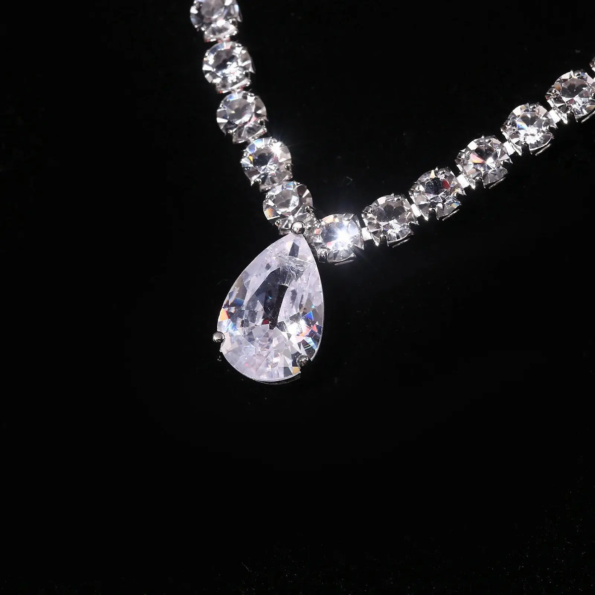 Water Drop Jewelry Set - drop necklace detail | Veloria