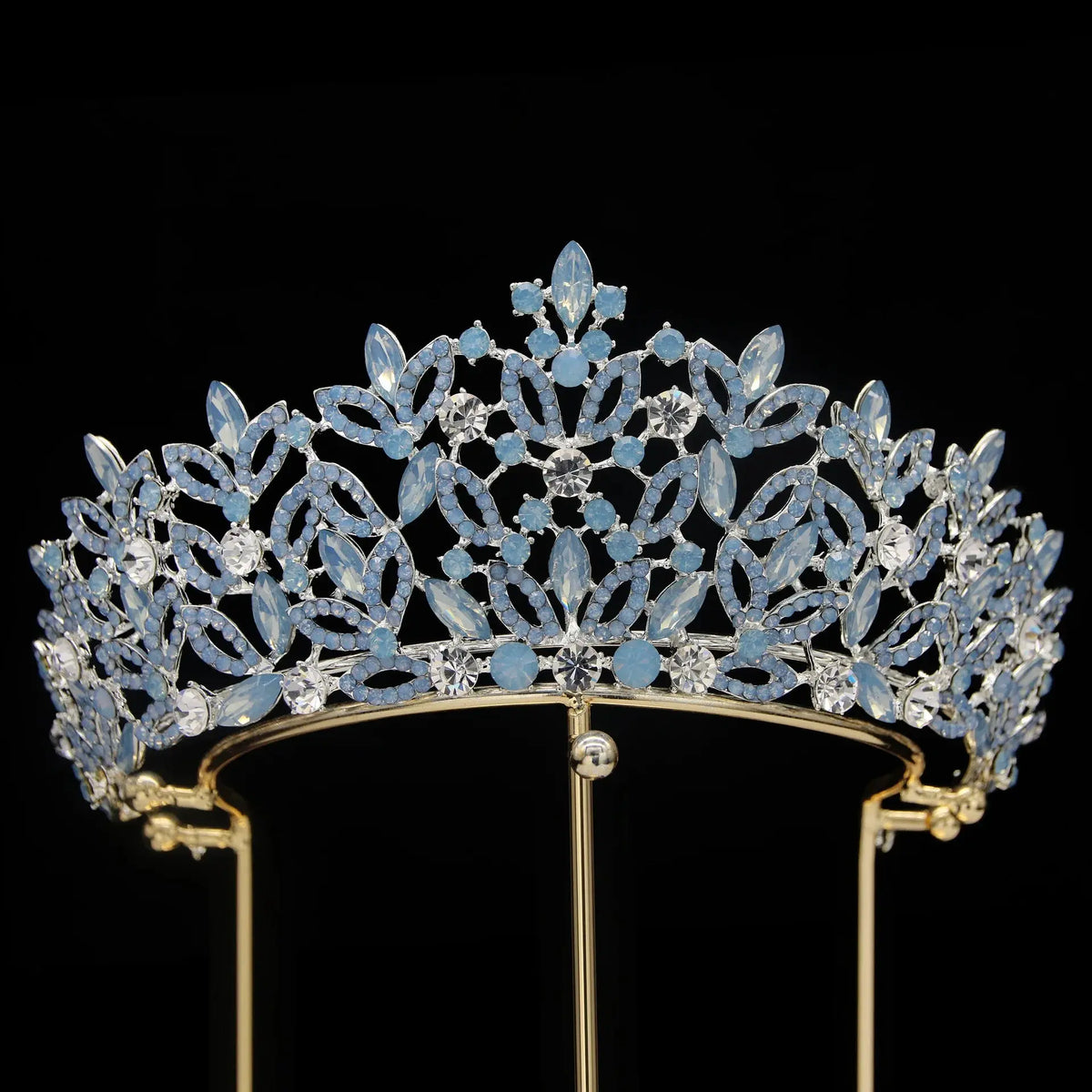 Baroque Crystal Bridal Tiara - Royal Queen Crown - close-up detail 4 | Veloria