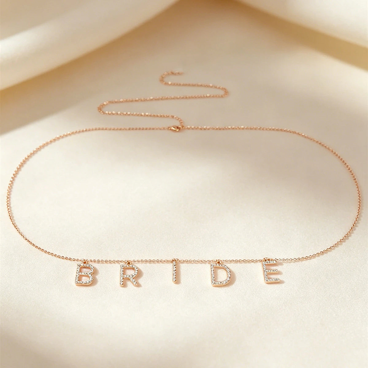 Crystal bridal waist chain wedding body jewelry for women - detail of the chain and pendant | Veloria