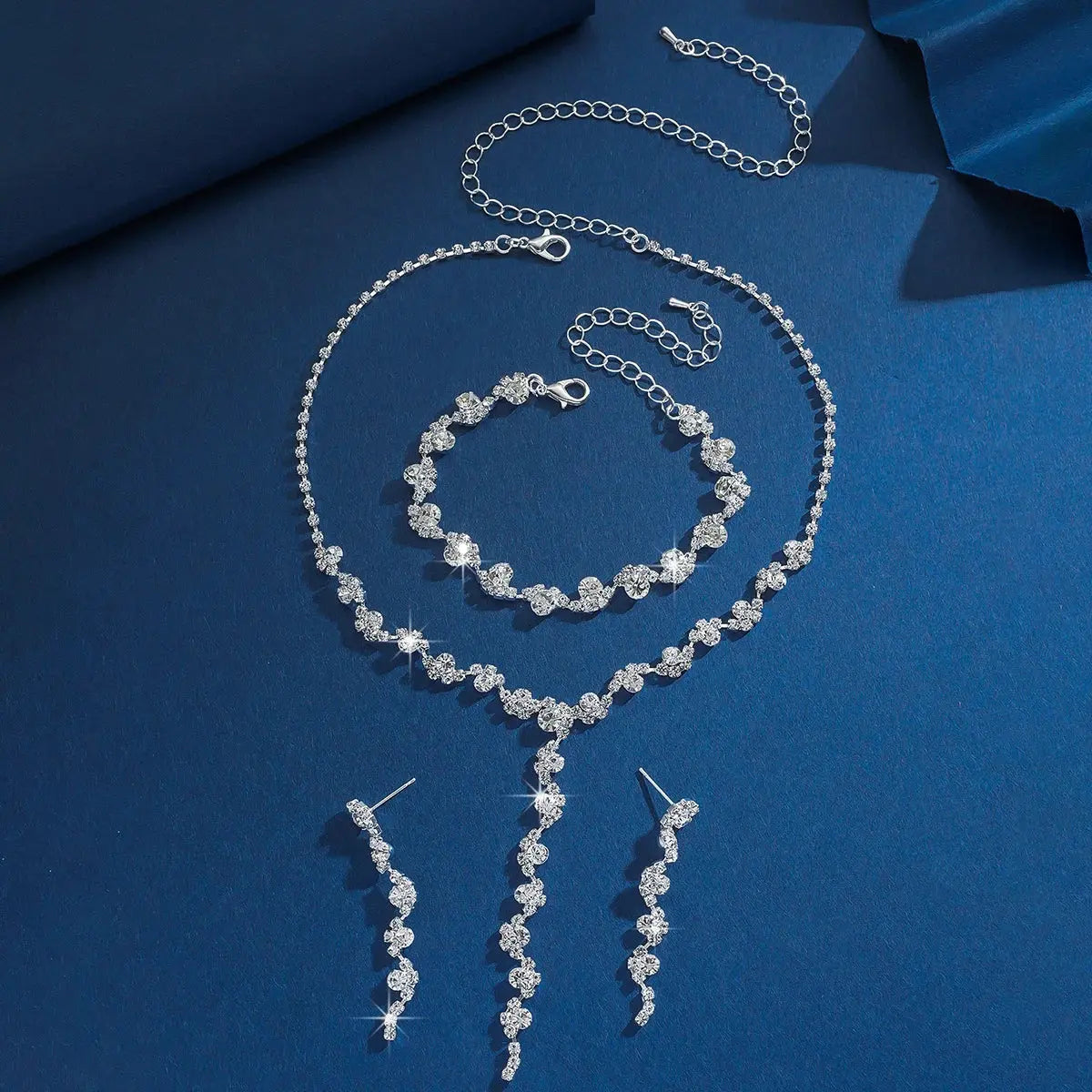 Geometric Flower Jewelry Set - silver variant detail | Veloria