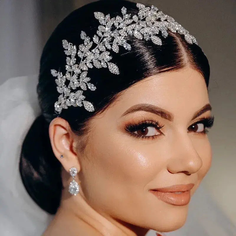 Luxury Bridal Headband zirconia detail | Veloria