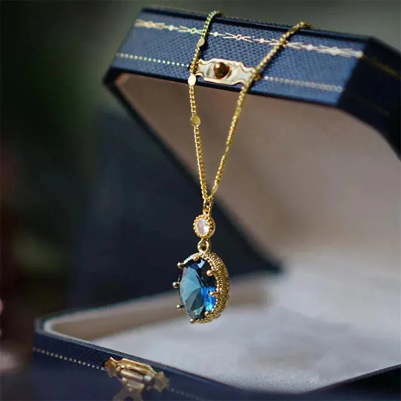 Oval Blue Stone Necklace - 925 Silver Pendant - detail view | Veloria