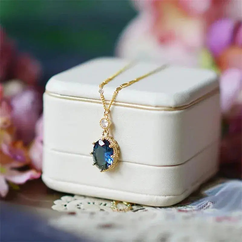Oval Blue Stone Necklace - 925 Silver Pendant - close-up detail | Veloria