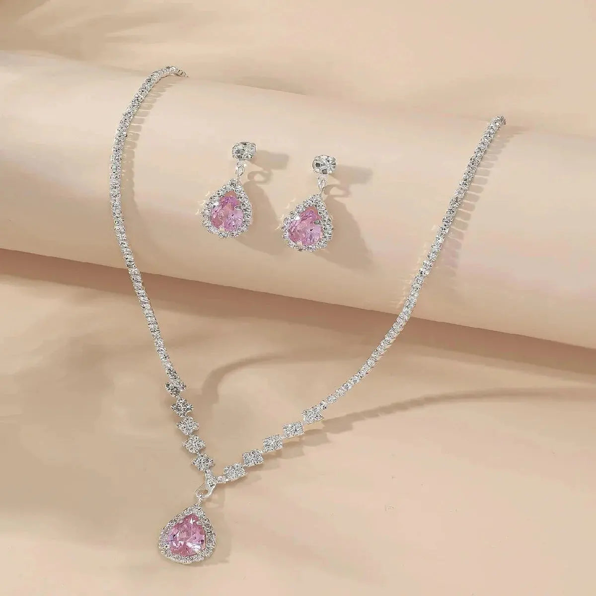 Water Drop Jewelry Set - water drop pendant close-up | Veloria