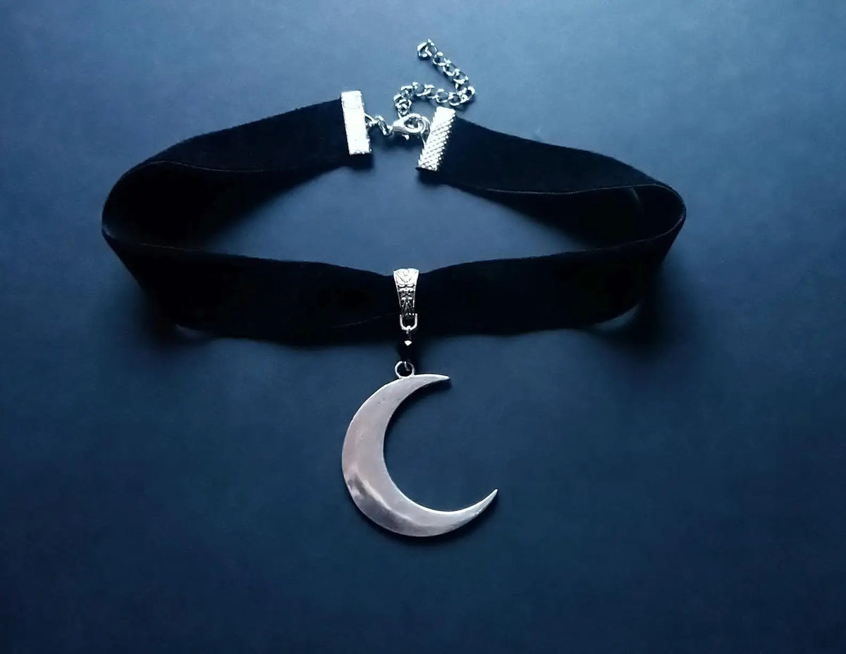 Moon O-Ring Choker Necklace - Gothic Black - product view | Veloria