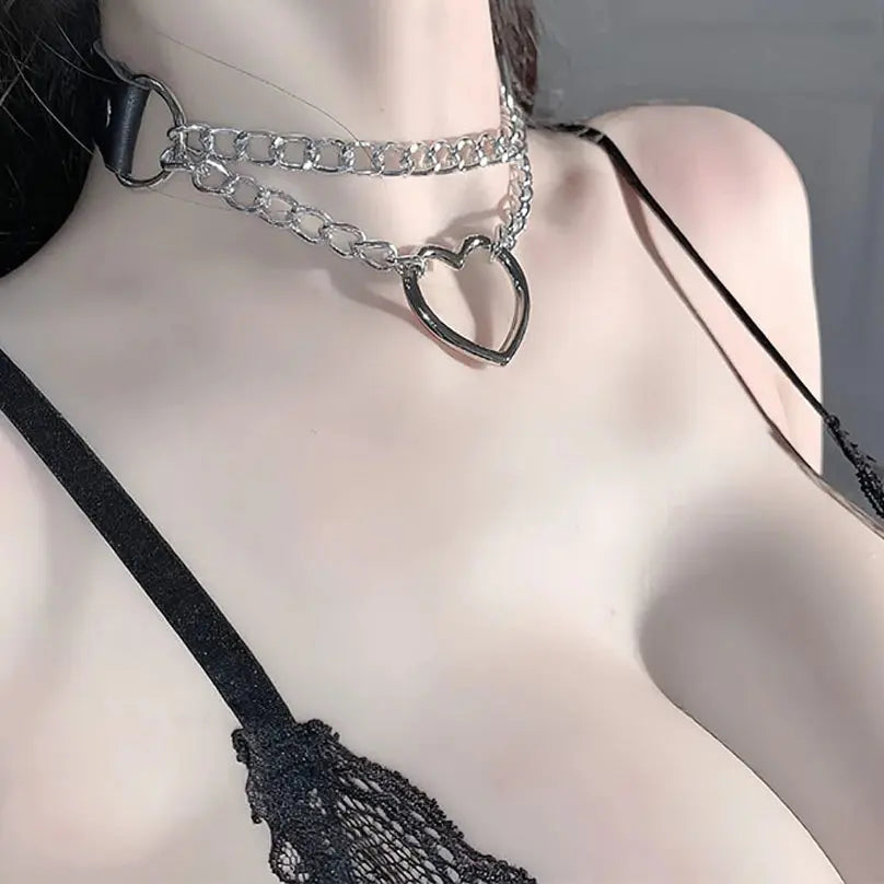 Heart Collar Choker Necklace with Chain Leash - detail view | Veloria