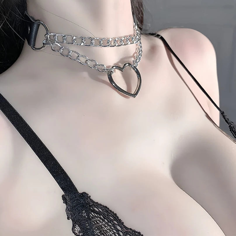 Heart Collar Choker Necklace with Chain Leash - detail view | Veloria