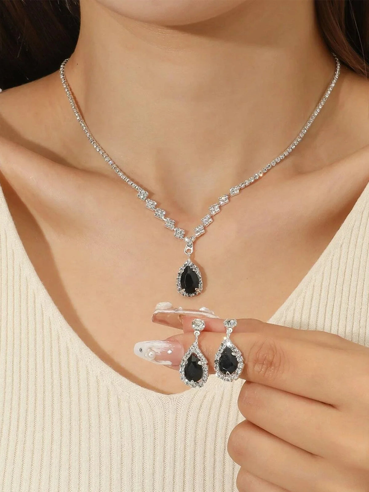 Water Drop Bridal Set - complete set flat lay | Veloria
