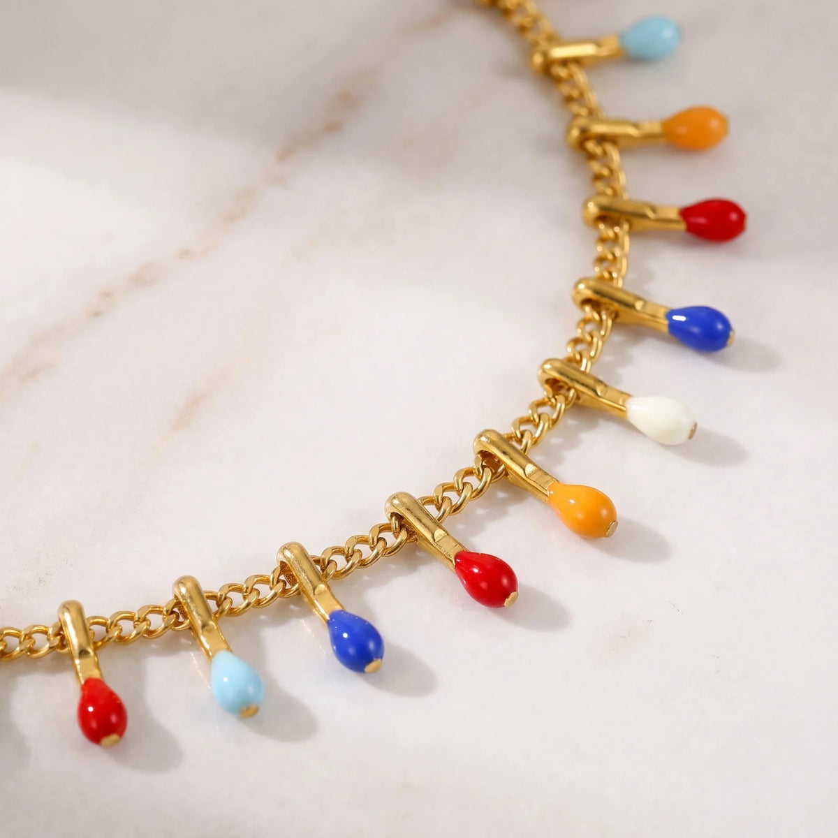 Stainless steel waist belly chain handmade link chain for women - detail of the chain and pendant | Veloria