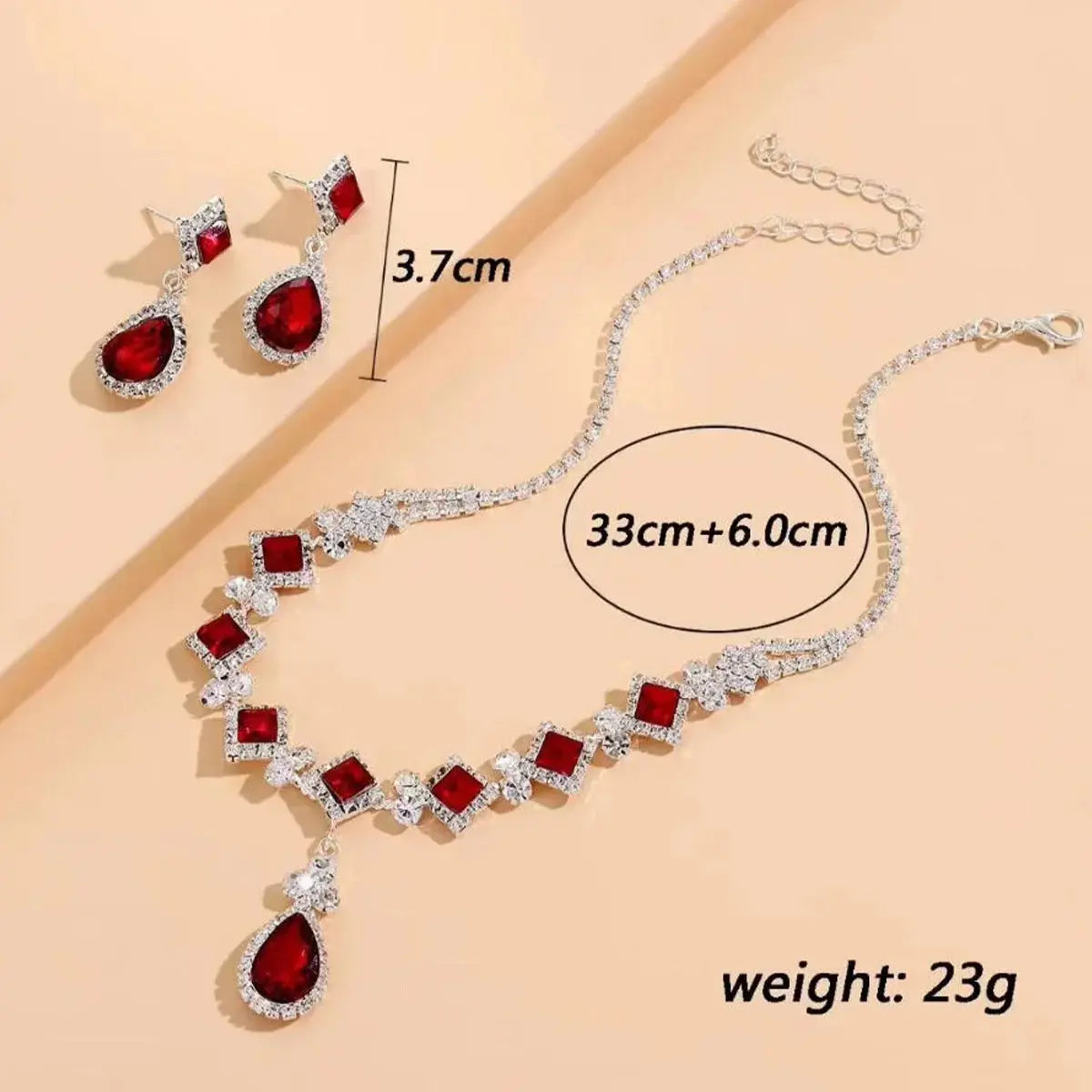 Geometric Water Drop Jewelry Set - claw chain necklace detail | Veloria