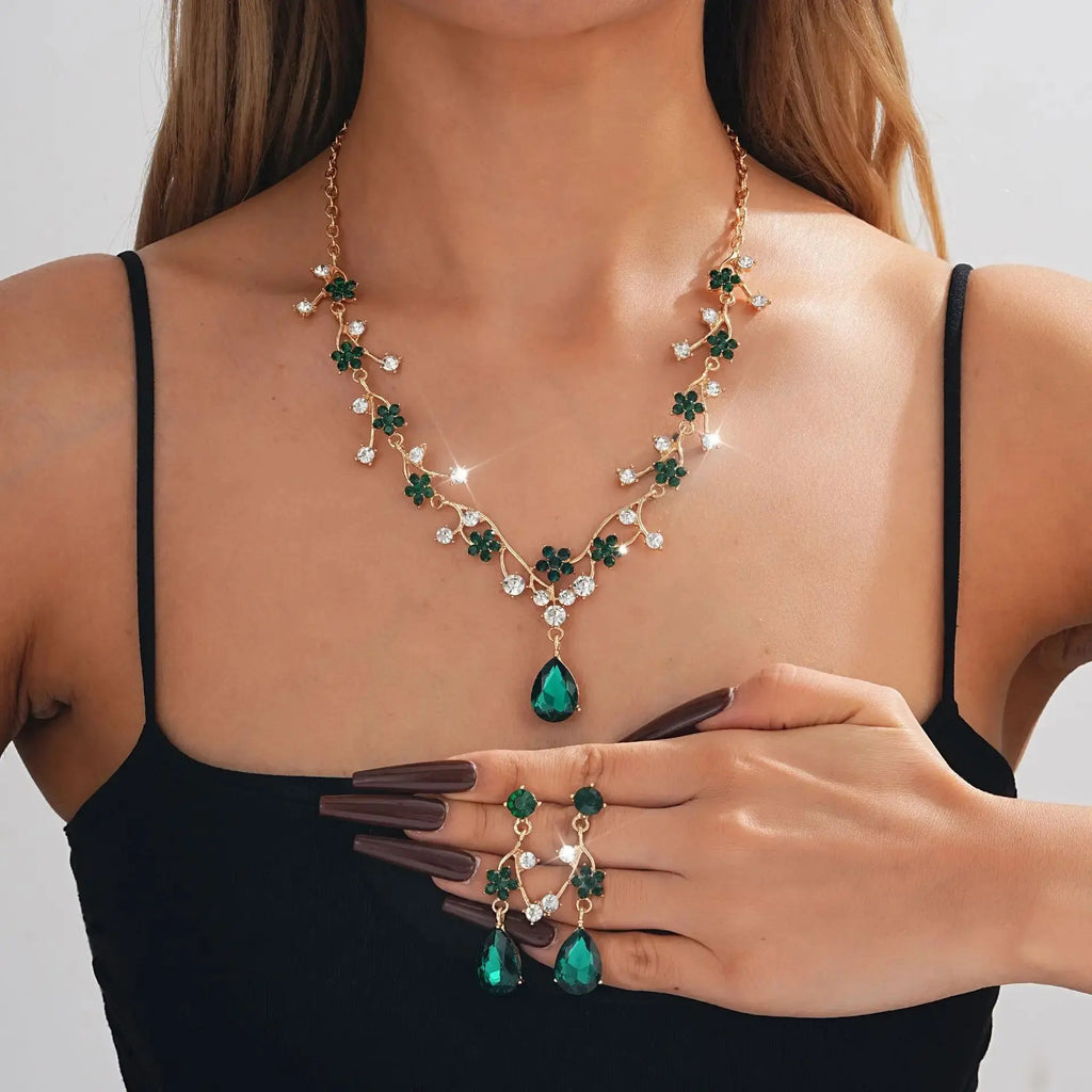 Rhinestone Flower Jewelry Set - Zircon Crystal - close-up detail | Veloria