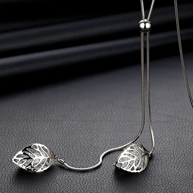 Vintage Geometric Crystal Necklace - geometric pendant detail | Veloria