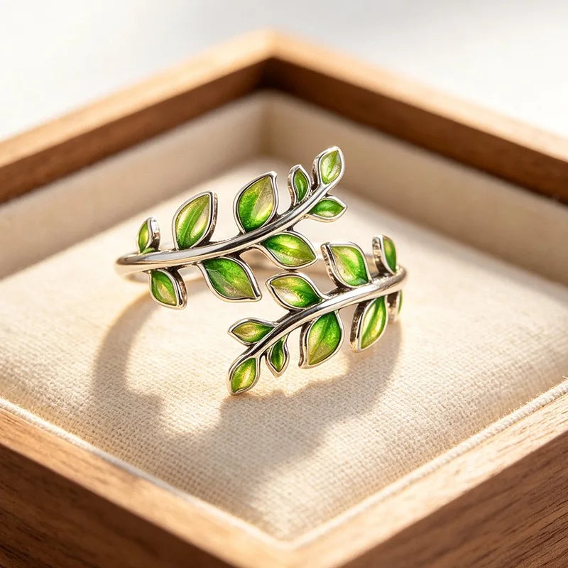 Green Leaf Open Ring - 925 Sterling Silver - close-up detail | Veloria