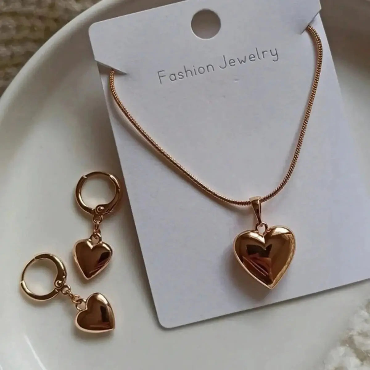 Puffy Heart Jewelry Set - snake chain necklace detail | Veloria