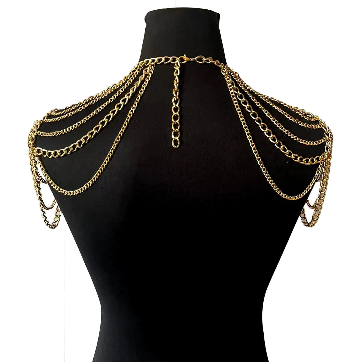 Metal shoulder body chain with tassel arm chain for women - detail of the chain and pendant | Veloria