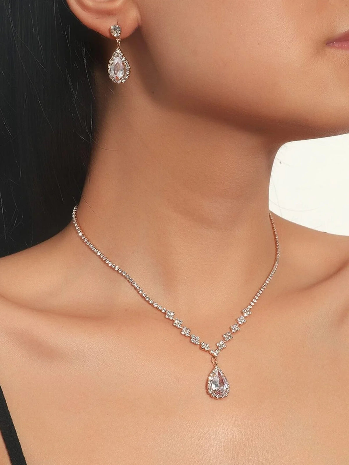 Water Drop Bridal Set - fresh style detail | Veloria