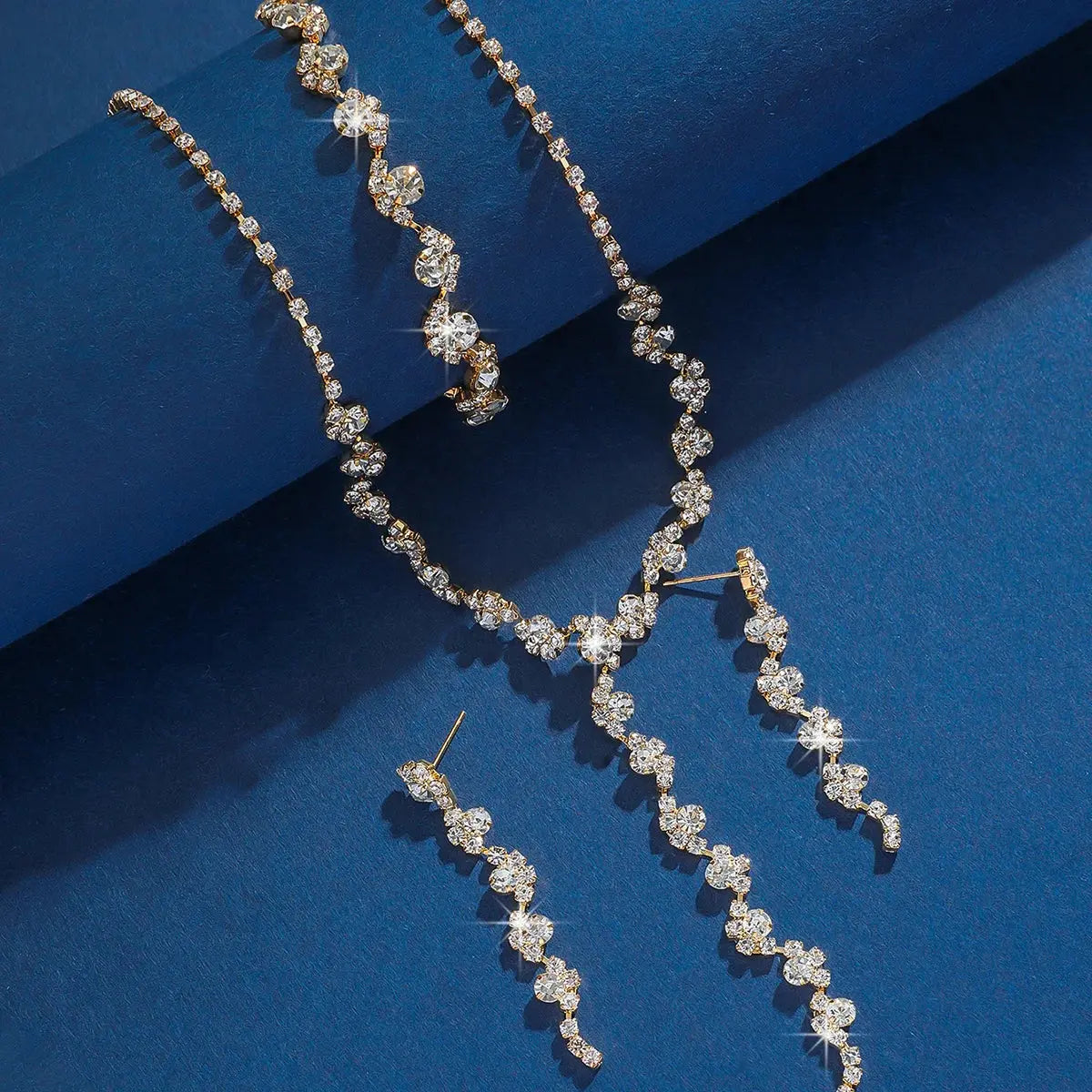 Geometric Flower Jewelry Set - matching earrings and bracelet | Veloria