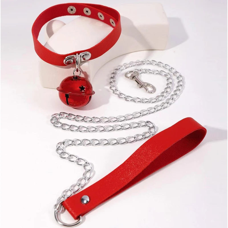 Heart Collar Choker Necklace with Chain Leash - close-up detail | Veloria