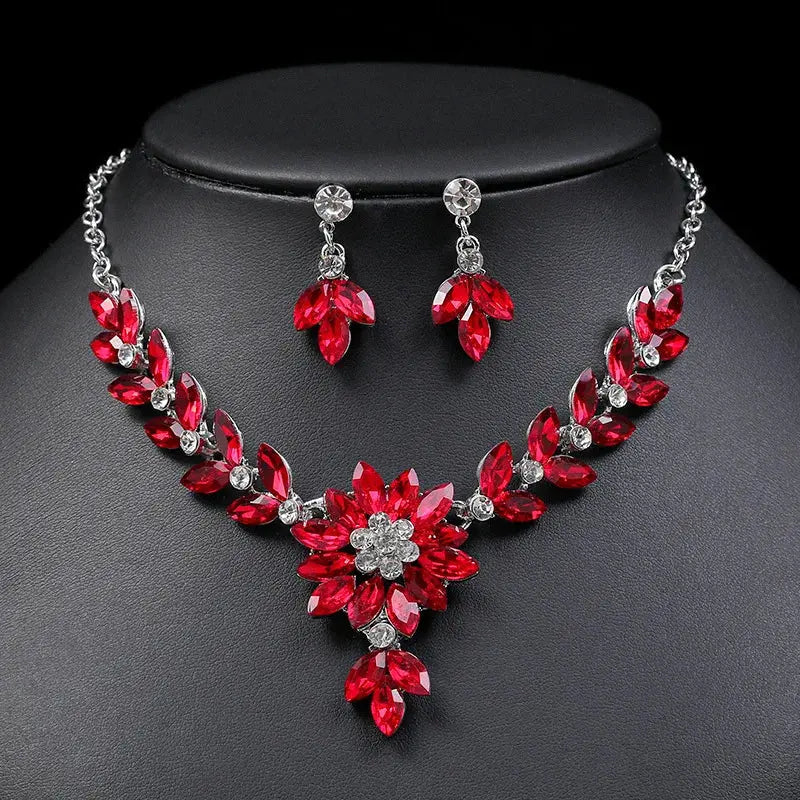 Flower Crystal Wedding Jewelry Set - Vintage - close-up detail | Veloria