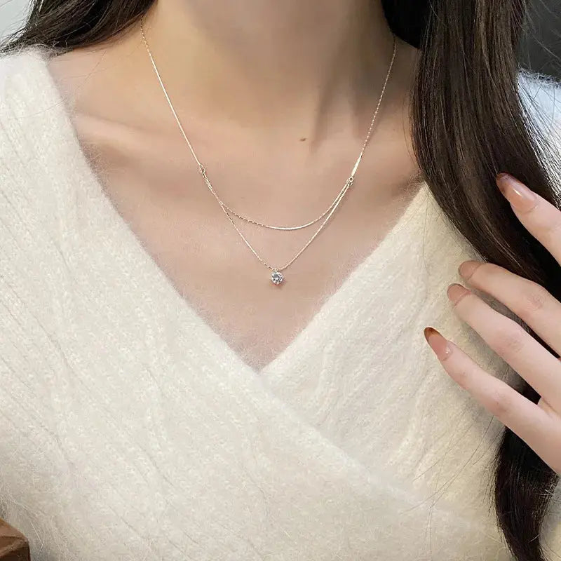 Zircon Pendant Necklace - Four Claw 925 Silver - detail view | Veloria