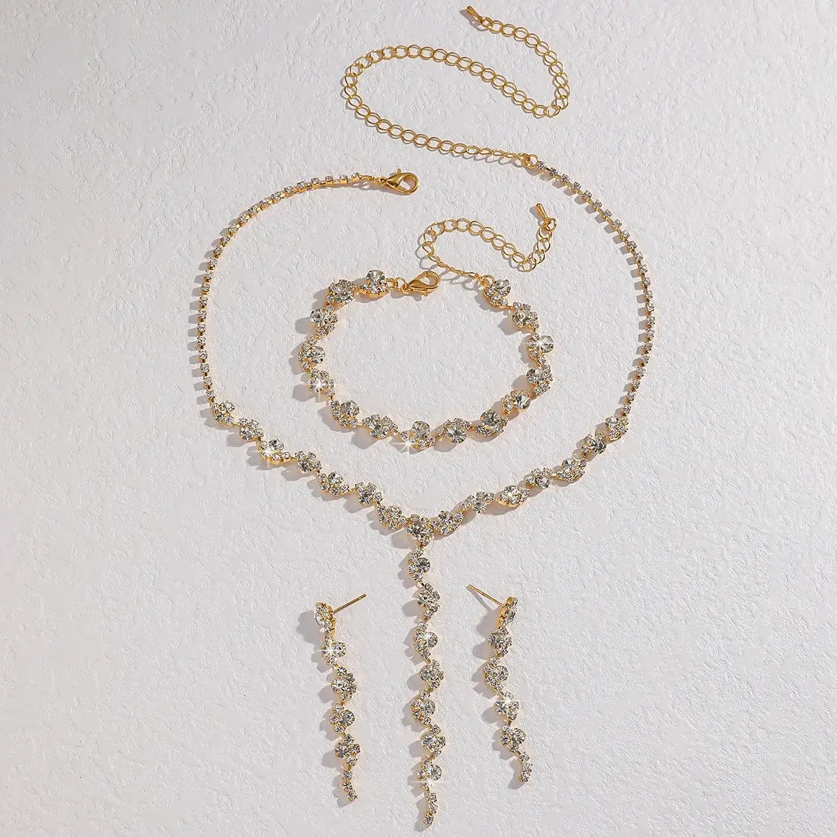 Geometric Flower Jewelry Set - golden variant styling | Veloria