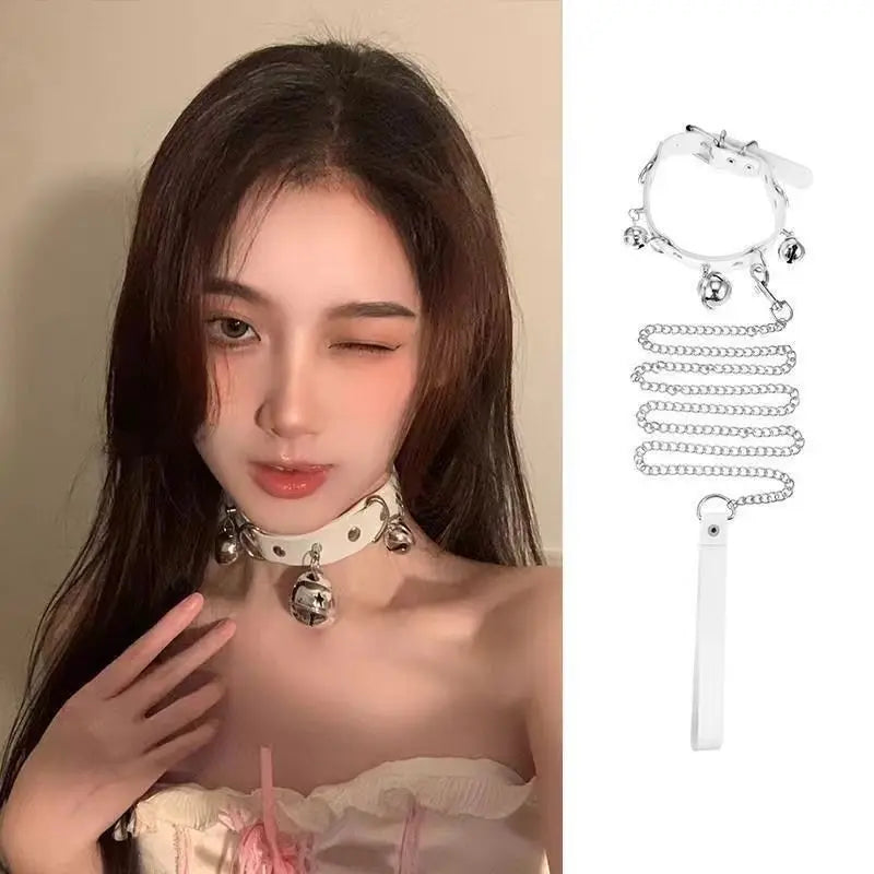Heart Collar Choker Necklace with Chain Leash - detail view | Veloria