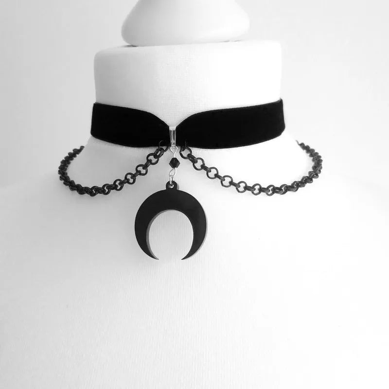Moon O-Ring Choker Necklace - Gothic Black - close-up detail | Veloria