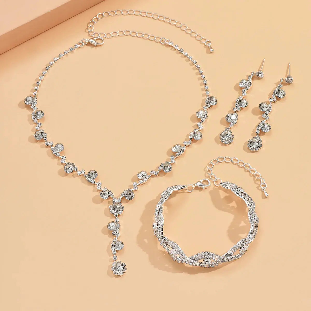 Sunflower Jewelry Set - claw chain necklace detail | Veloria