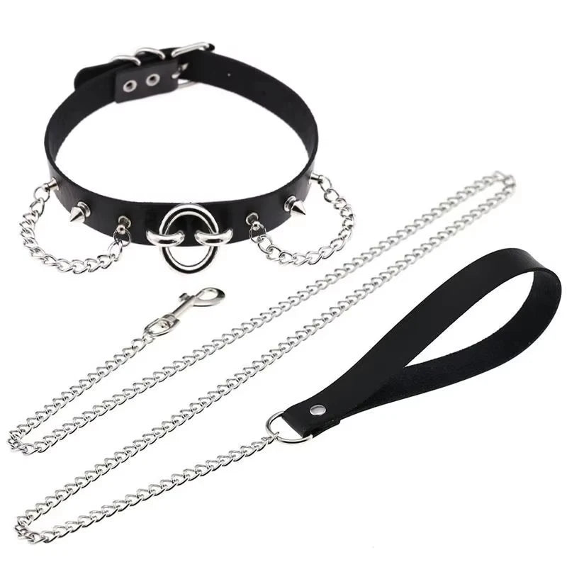Heart Collar Choker Necklace with Chain Leash - close-up detail | Veloria
