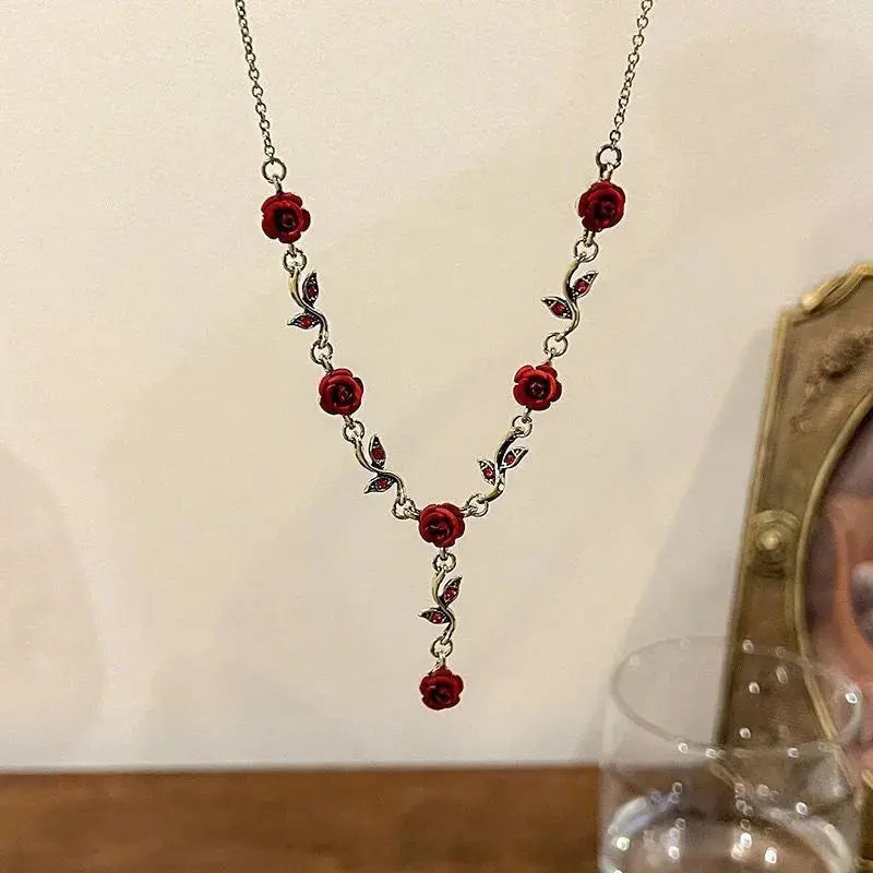Rose Flower Y Necklace - Vintage Romantic - detail view | Veloria