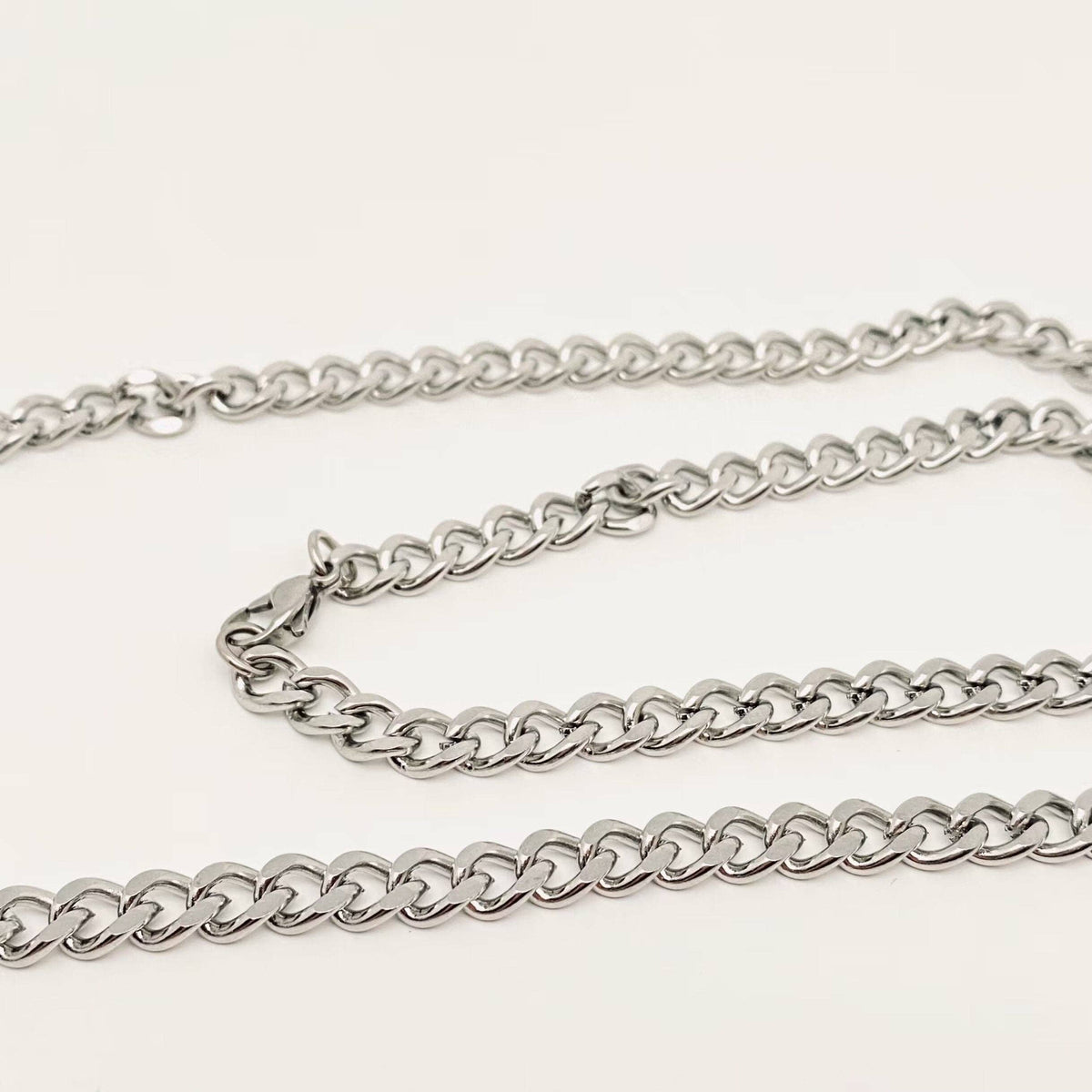 Men's Cuban Chain Necklace - Stainless Steel - chain detail | Veloria