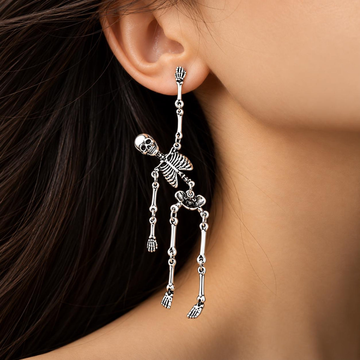 Pair of gothic skull earrings - spooky Halloween jewelry for women